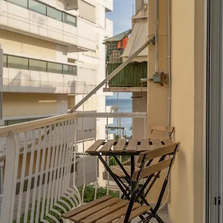 Sunny And Cozy 2Bd Apt 1 Min From Marina Floisvos Athens Exterior photo