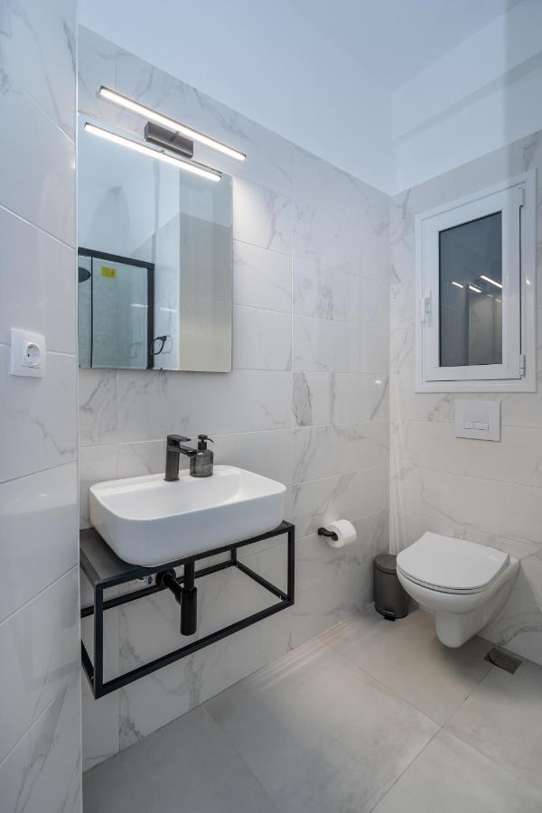 Sunny And Cozy 2bd 1 Min From Marina Floisvos