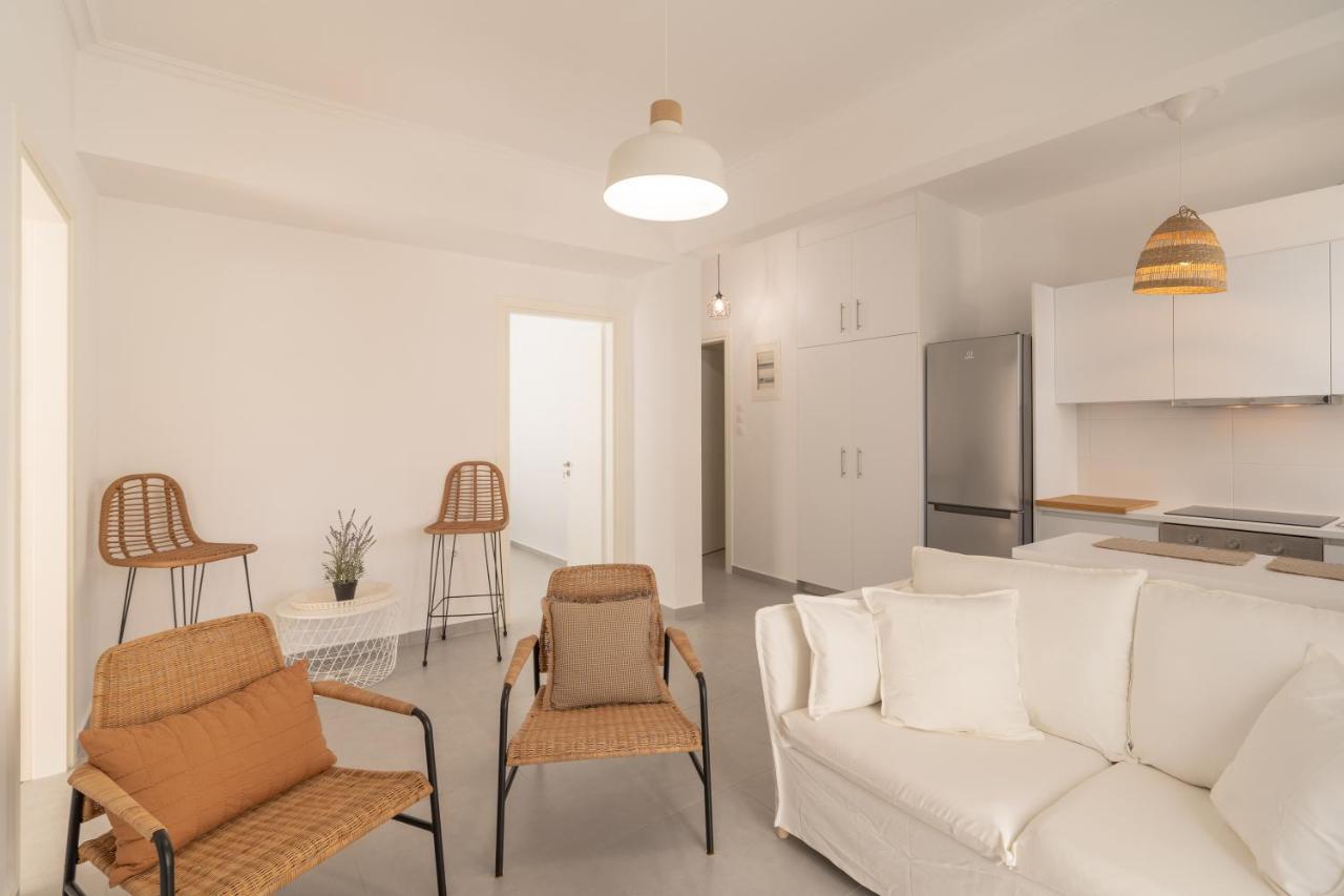 Sunny And Cozy 2bd 1 Min From Marina Floisvos