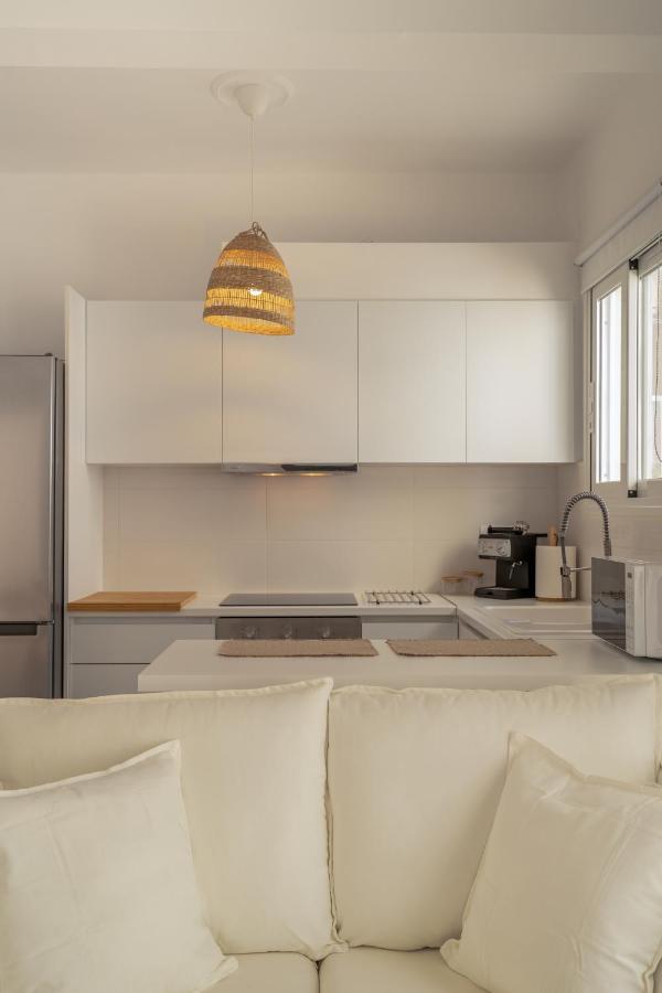 Sunny And Cozy 2bd 1 Min From Marina Floisvos Athens